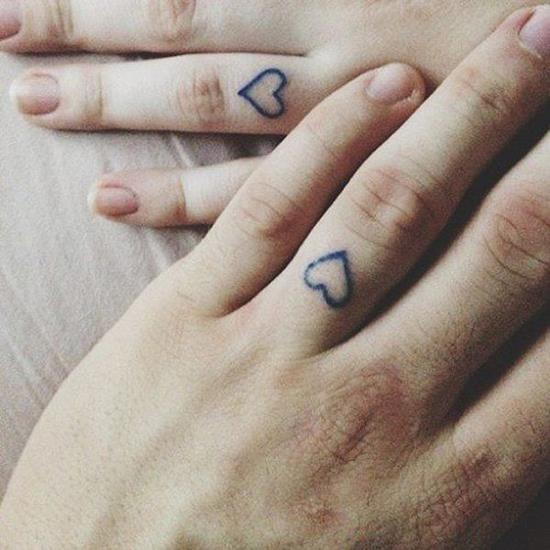 13-heart-matching-tattoos-on-finger