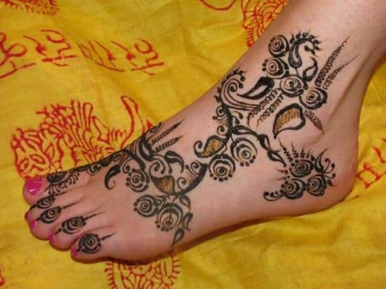 17-henna-on-foot600_450