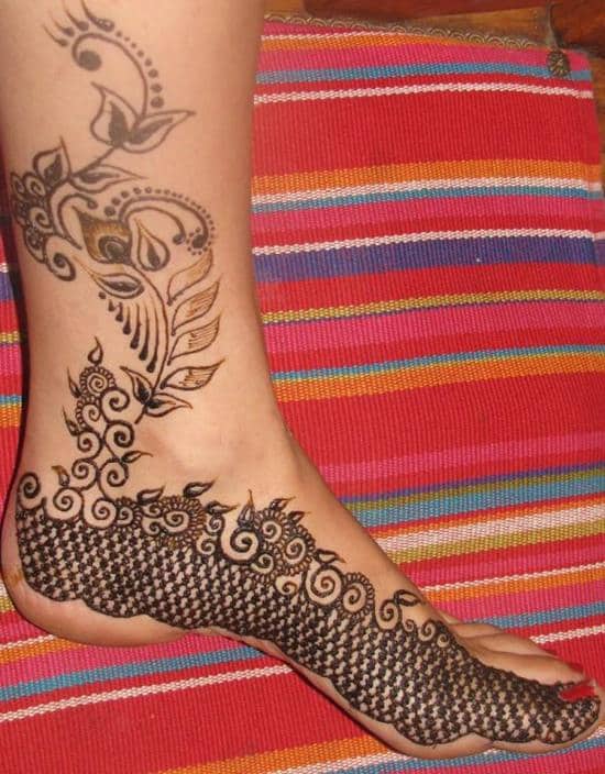 26-sha-savla-henna-design-on-foot-leg-toes600_768