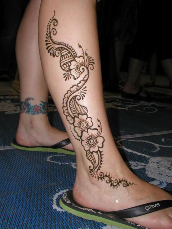 Henna Tattoo On Foot Stock Photo - Download Image Now - 2015, Close-up,  Culture of India - iStock