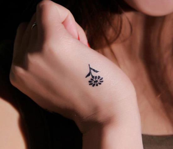 31-Small-Flower-Tattoo1