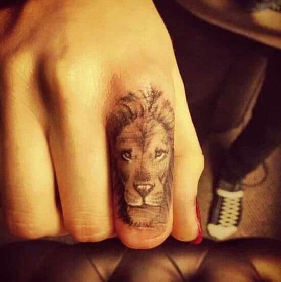 32-lion-finger-tattoo