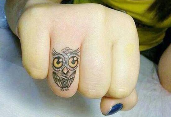 33-owl-finger-tattoo