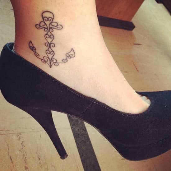 35-girly-anchor-shape-tattoo-ankle