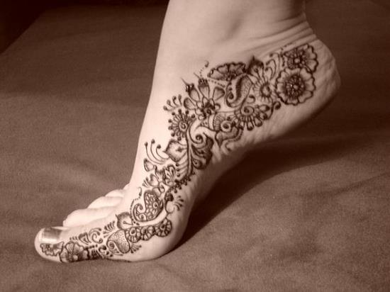 44-foot-henna-tattoo600_450