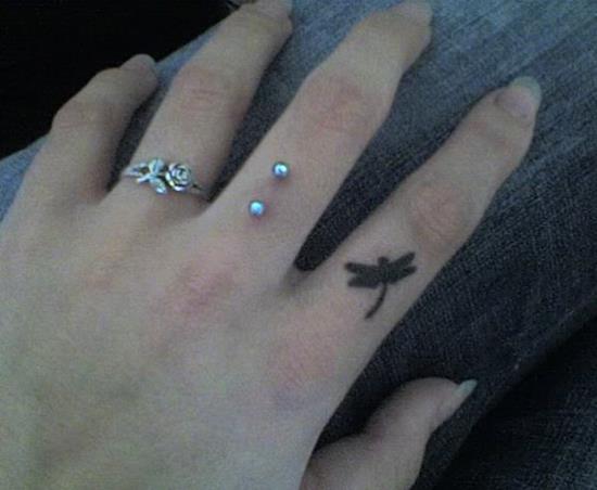 52-Dragonfly-finger-tattoo