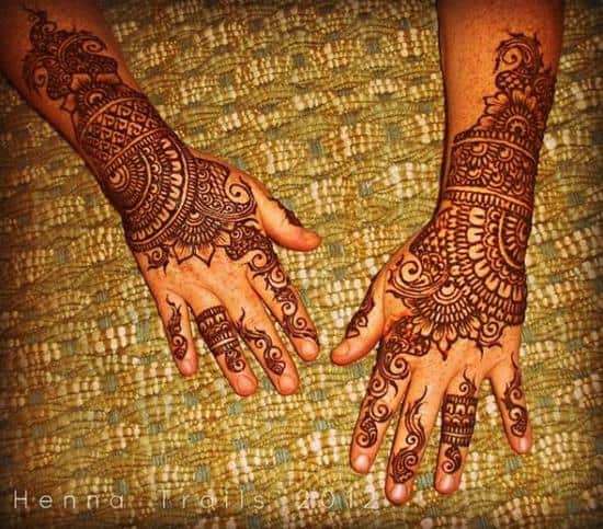 6-henna-hands600_527