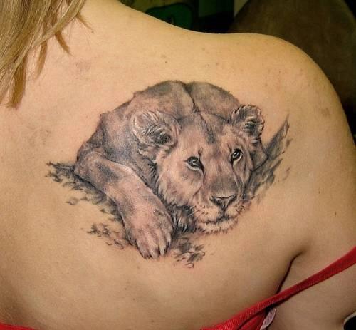 Cute-Lion-Tattoo-Design-For-Women-on-Back