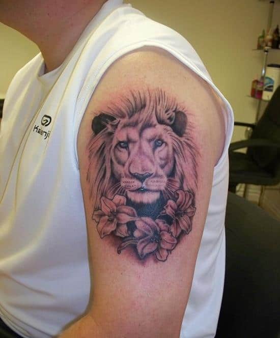 Lion-Tattoo-on-Shoulder