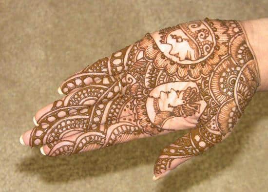 henna-tattoo-hand