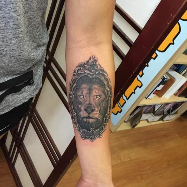 lion tattoo