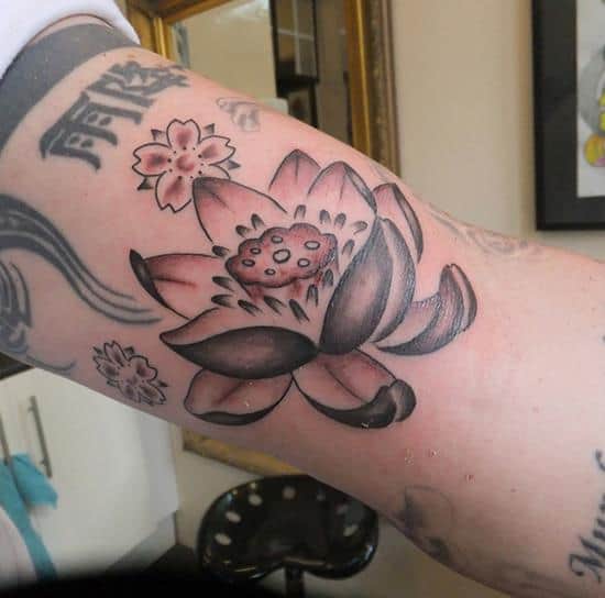 shoulder-lotus-tattoo