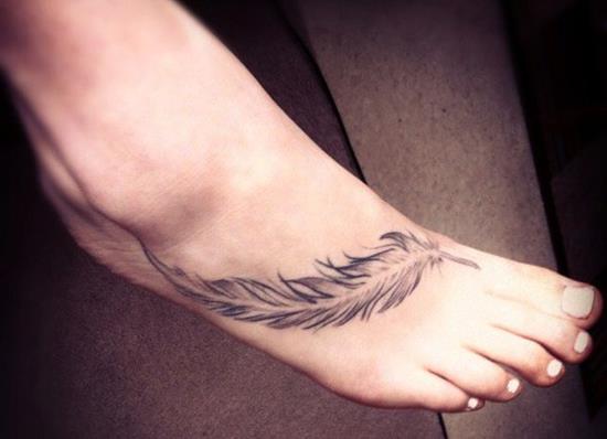 23-feather-tattoo-on-foot