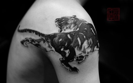 shoulder tattoo of growling tiger