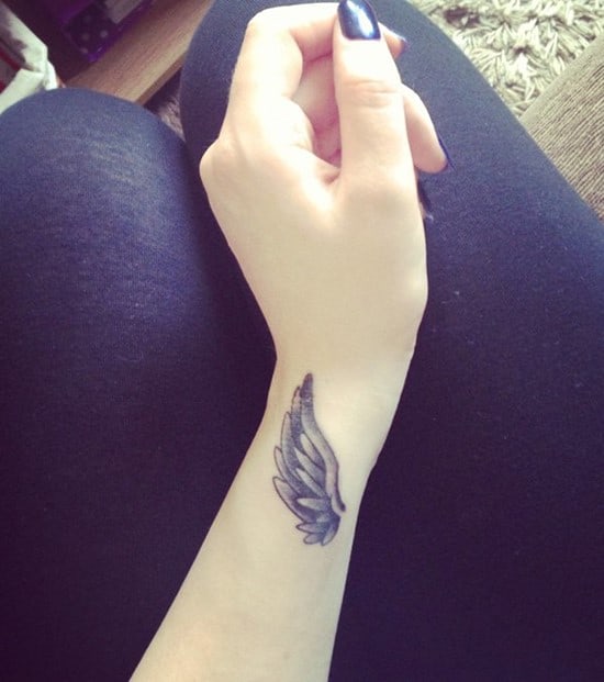 30-Angel-Wing-Tattoo-on-wrist