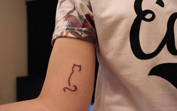 AD-Minimalistic-Cat-Tattoos-0