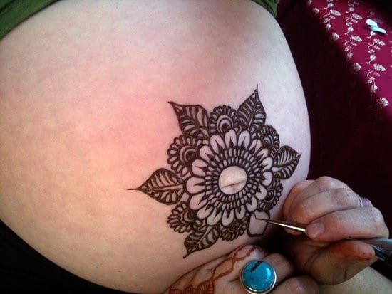 Beautiful-henna-stomach-tattoo