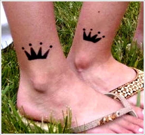 Cute-Small-Crown-Tattoo-on-the-Foot