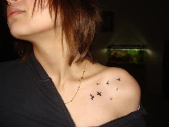Flying-birds-collar-bone-tattoos-for-women