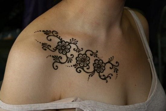 Henna-collar-bone-floral-tattoo-design
