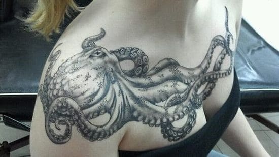 Sexy-octopus-collar-bone-and-chest-tattoo-for-women