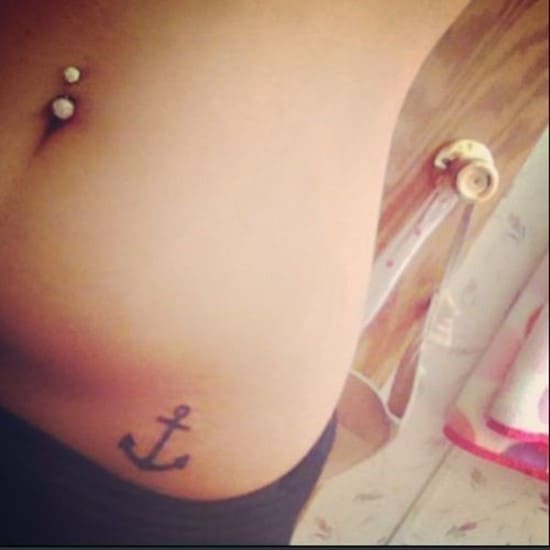 Small-anchor-tattoo-design-on-the-hips2