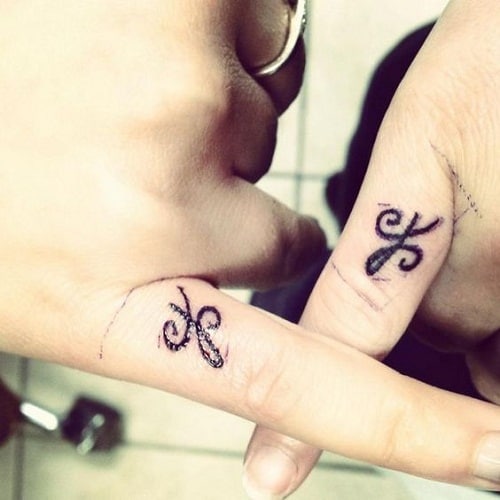 Beautiful BFF Best Friend Tattoos on Fingers