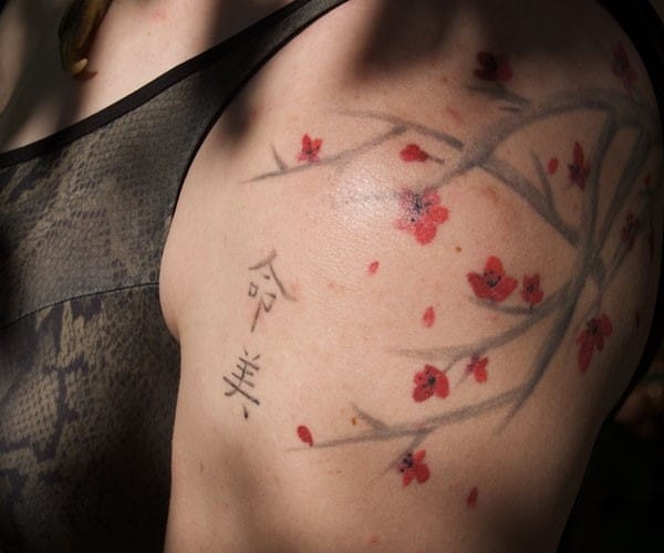 cherry-blossom-tattoo-on-shoulder-blade