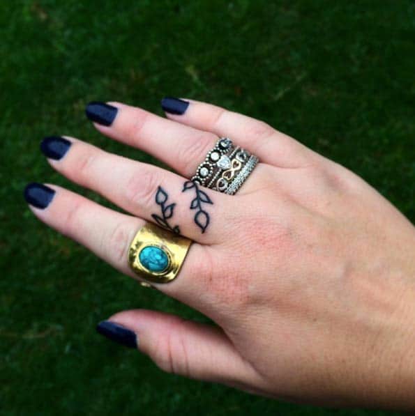 151 Best Finger Tattoos Ideas (An Ultimate Guide, May 2020)