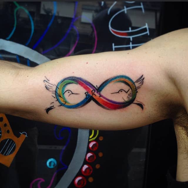 tatouages à l'infini