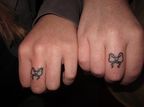 bow on pinky tattoo - Google Search | Finger tattoos, Bow finger tattoos,  Toe tattoos