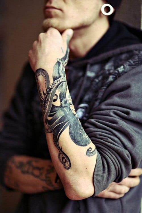 Tatouage pieuvre avant-bras pour hommes