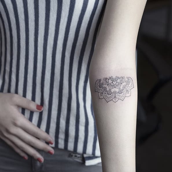 SWANSONGTATTOO- Roma, Italia on Instagram: “Half mandala by :::::  @flonuttall @flonuttall” | Tattoos for women, Mandala tattoos for women,  Girl back tattoos