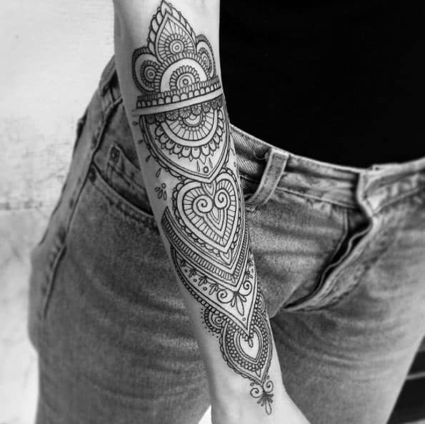 Mandala armstuk door Flo Nuttall