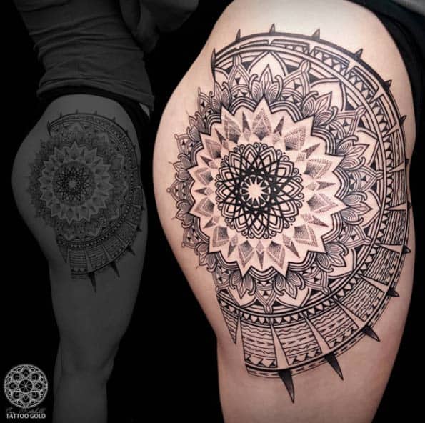 Mandala-Tattoo auf dem Oberarm