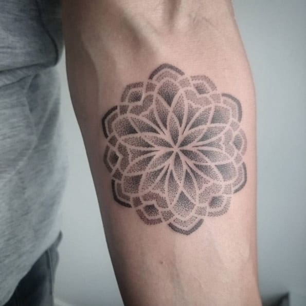 Punktuelles Mandala-Design von Paranoir Ink