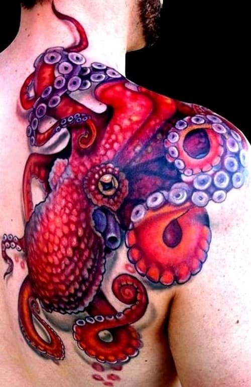 Mysterious Octopus Tattoo på ryggen og skulderen