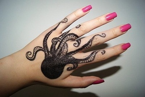 Octopus op Hand Tattoo