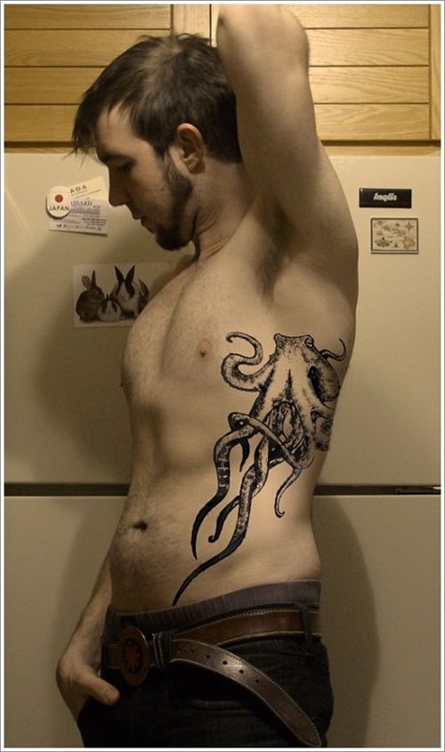 Kraken-Seiten-Tattoo für Männer