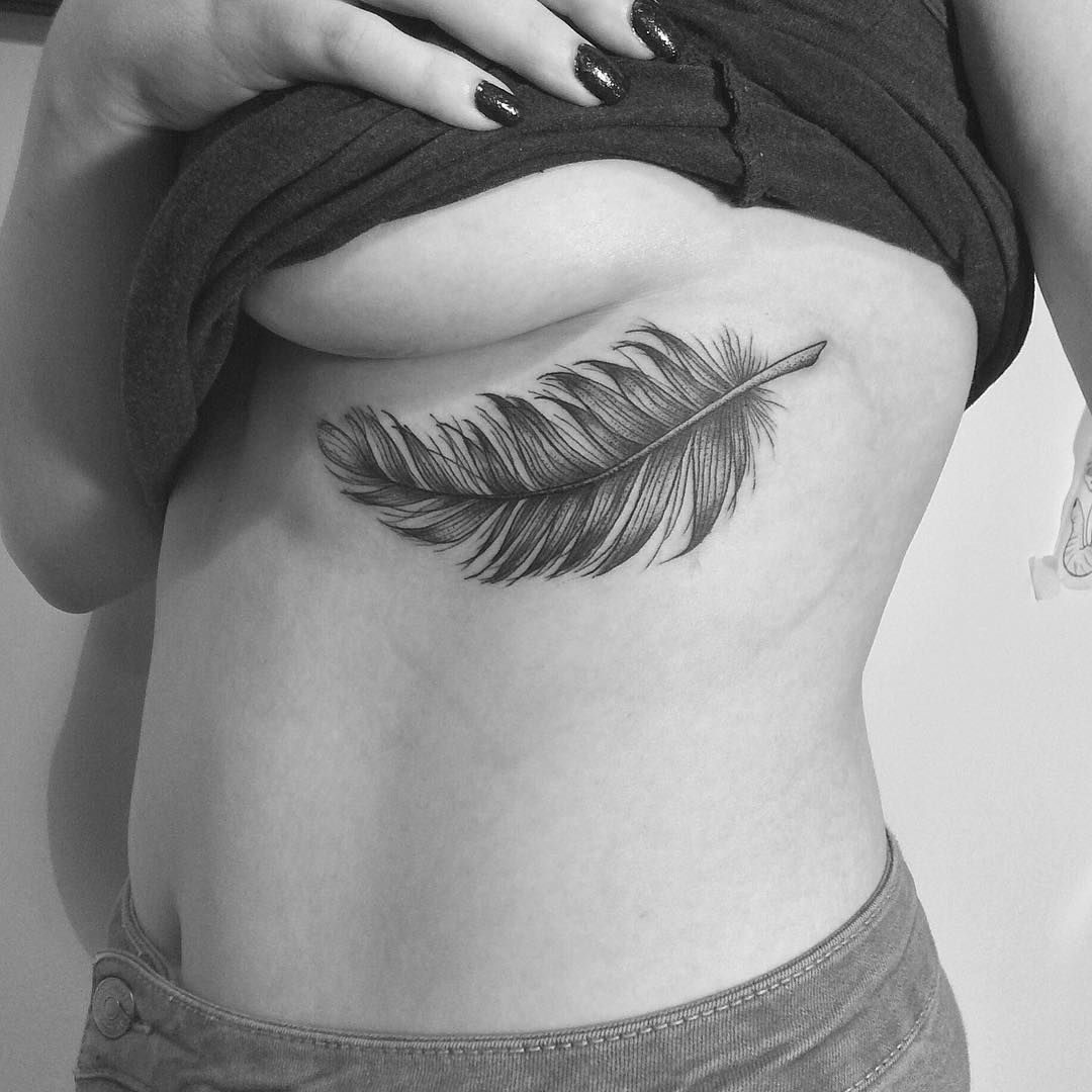 Female tattoos on the back - the choice of determined girls Female tattoos on the back - the choice of determined girls