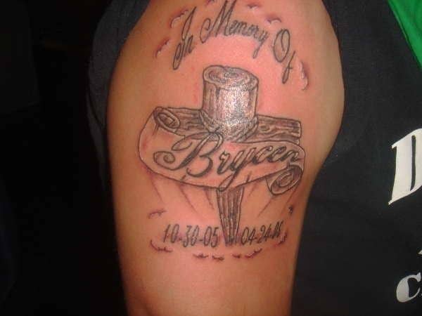 wooden-cross-memorial-tattoo