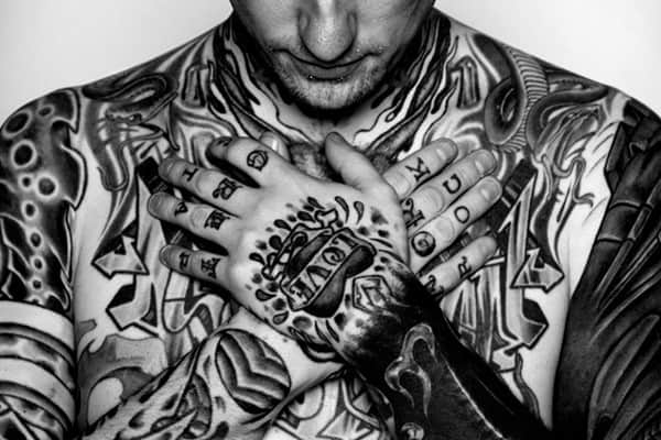 Tattoo-artist-Steve-Truitt-by-Maxime-Bruno