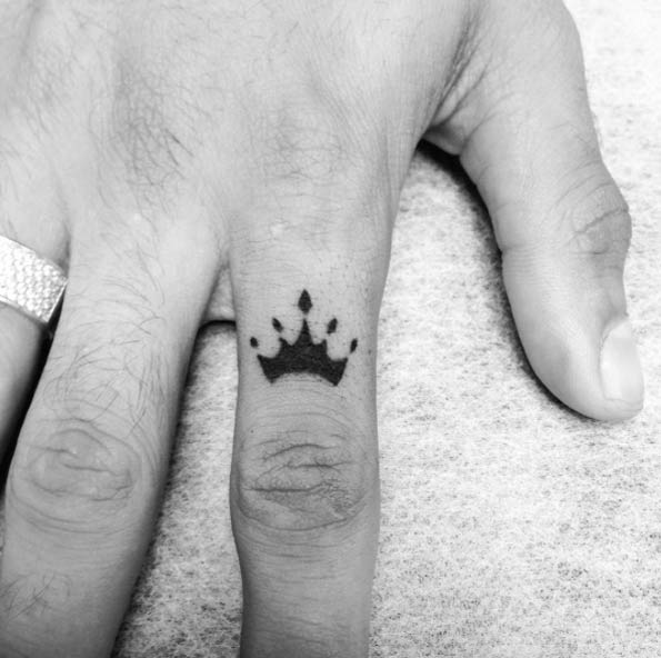 174 Crown Tattoo Vector Stock Photos, High-Res Pictures, and Images - Getty  Images