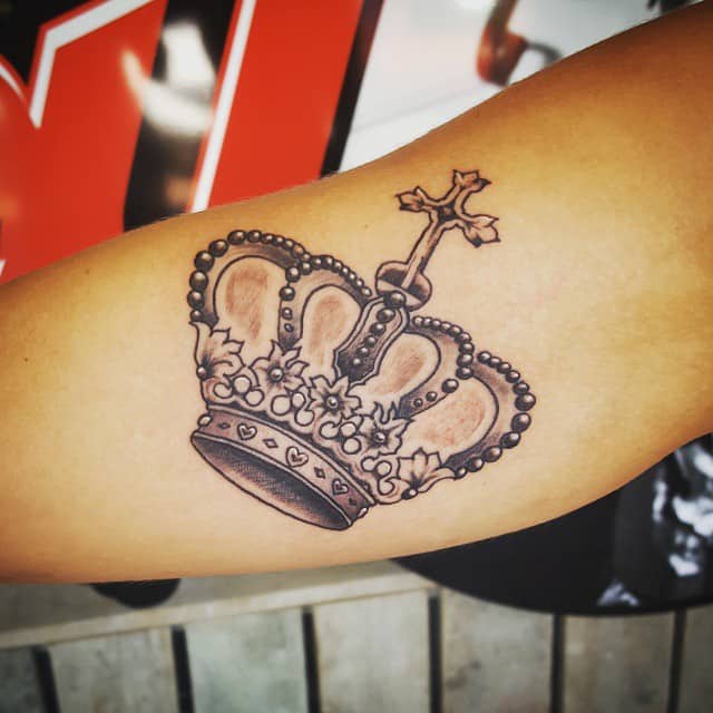 Queen Crown S Name Tattoo Mehndi Design