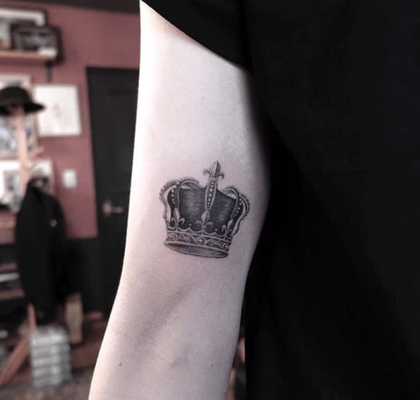 Detailed Crown Tattoo by Nando