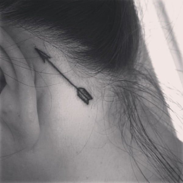 girl-with-dark-black-arrow-tattoo