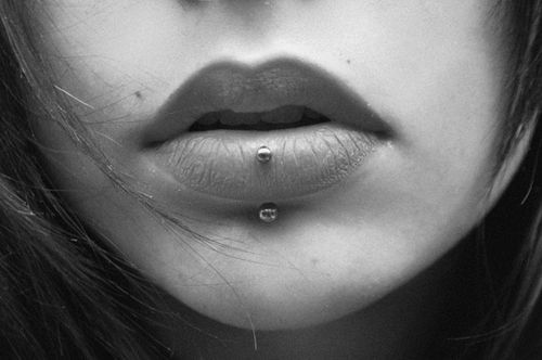 labret piercing 00024