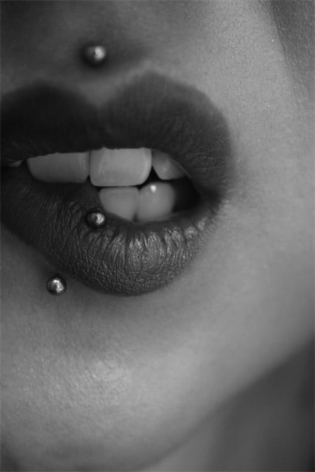 vertical labret lip piercing