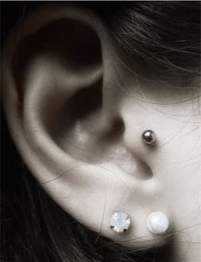 Barbell Tragus Piercing