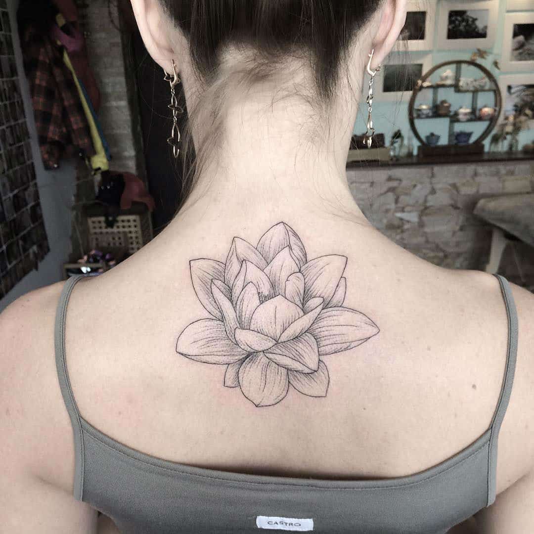 Gifted Ukrainian Artist Creates Stunning Floral Tattoos